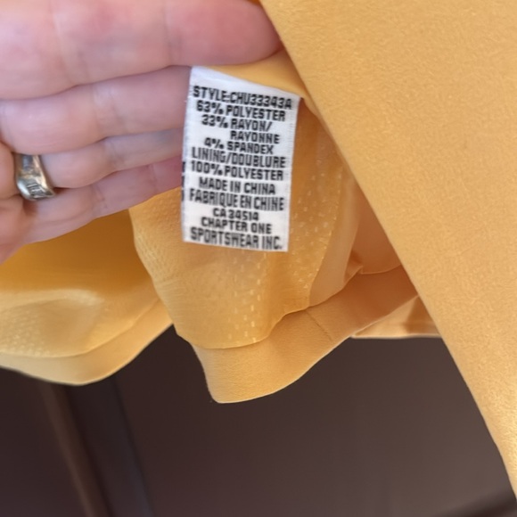 Beautiful yellow blazer. Size large new with tags. - Picture 3 of 4